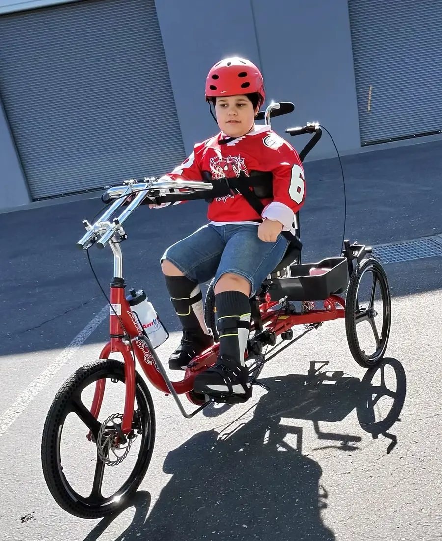 Lukas riding the Paceline 20 outdoors.