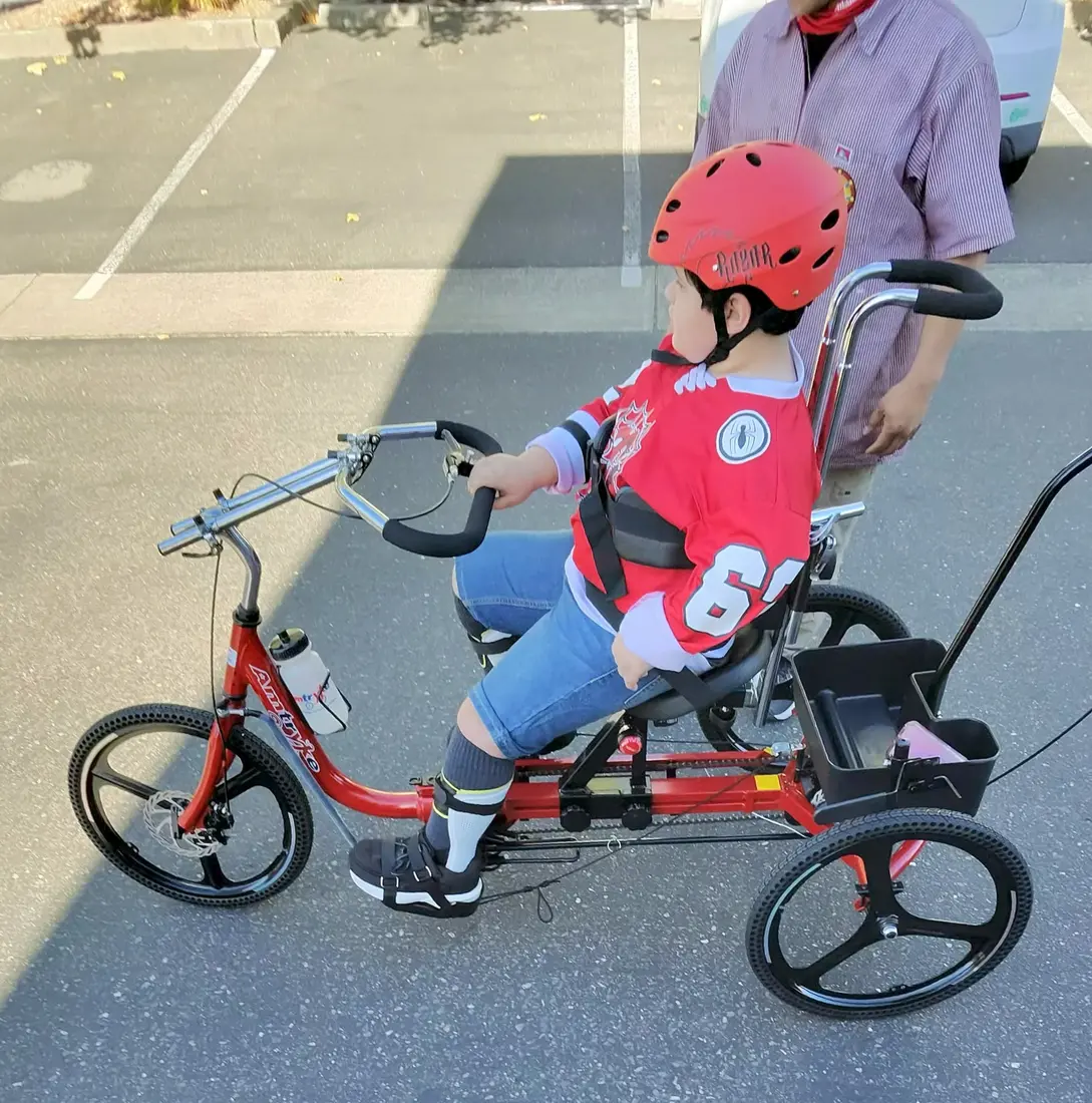 Lukas smiling while seated on his Paceline 20.